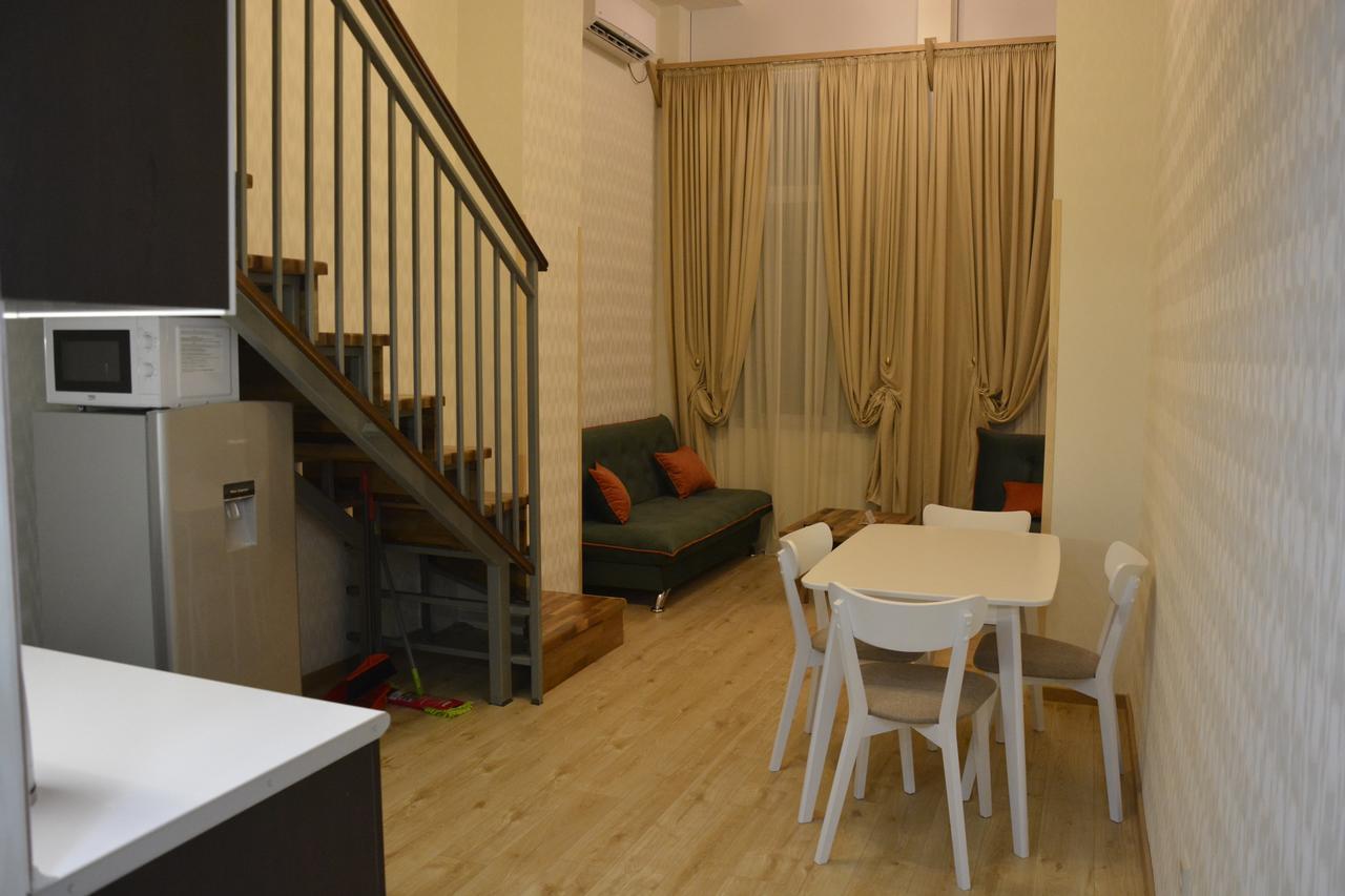 Full Comfort Apartment On Aghmashenebeli Tbilisi Esterno foto