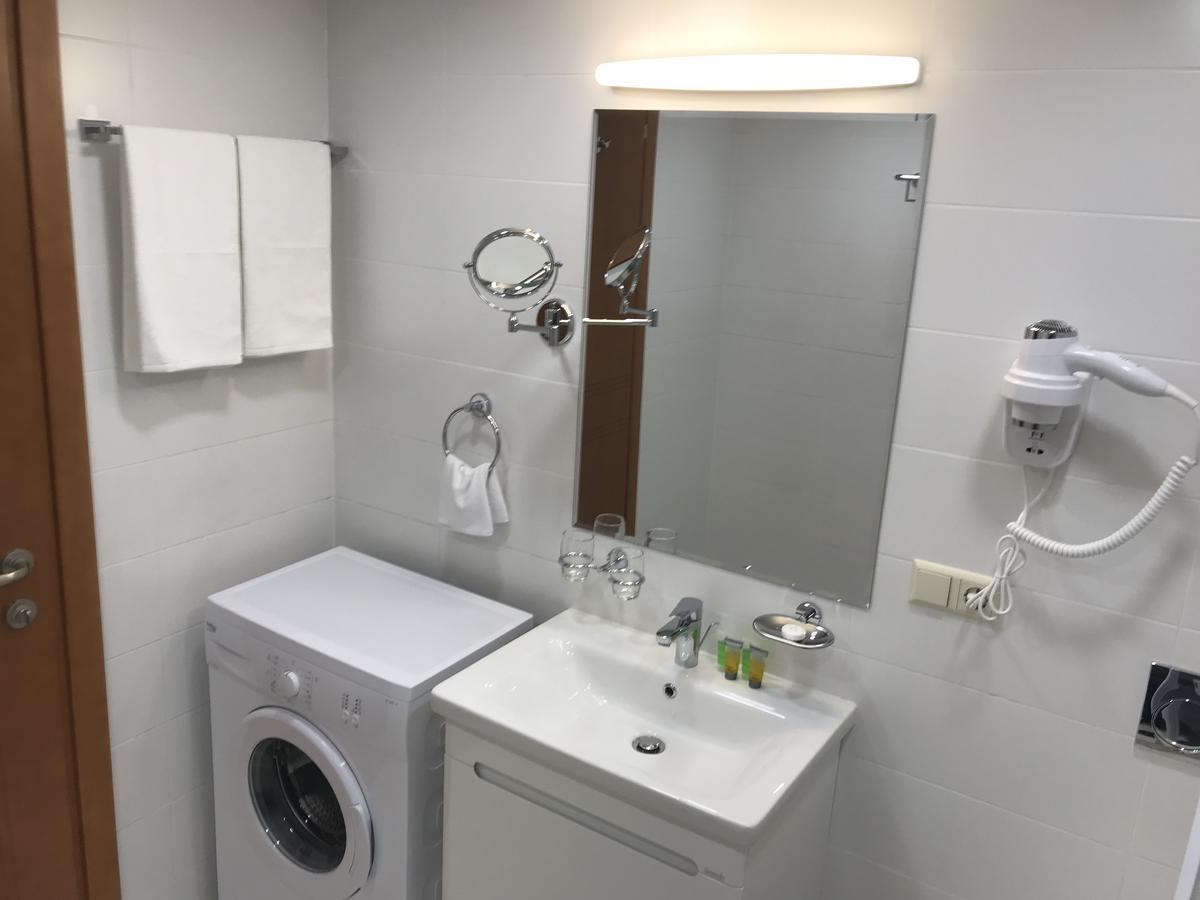 Full Comfort Apartment On Aghmashenebeli Tbilisi Esterno foto
