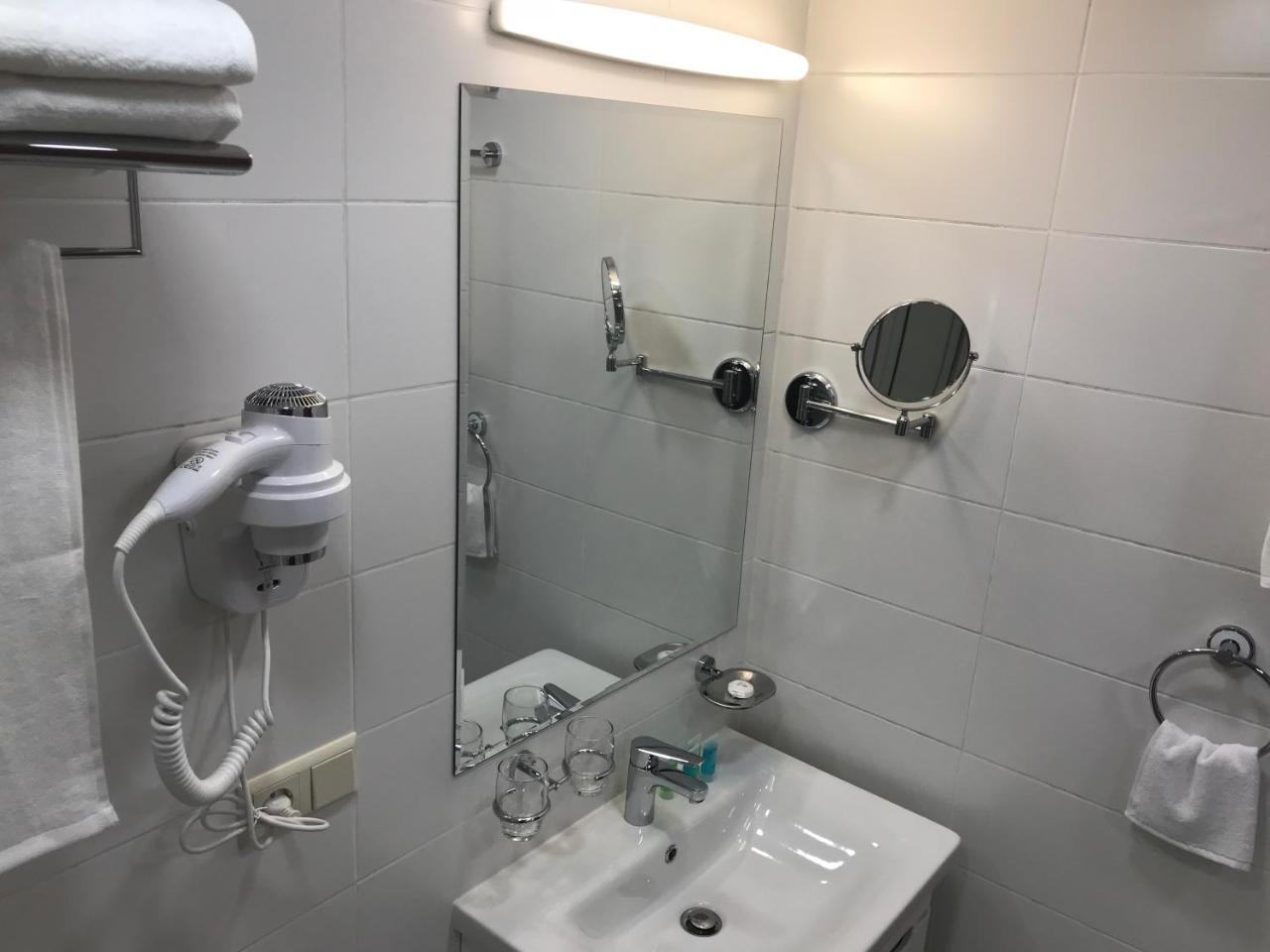 Full Comfort Apartment On Aghmashenebeli Tbilisi Esterno foto