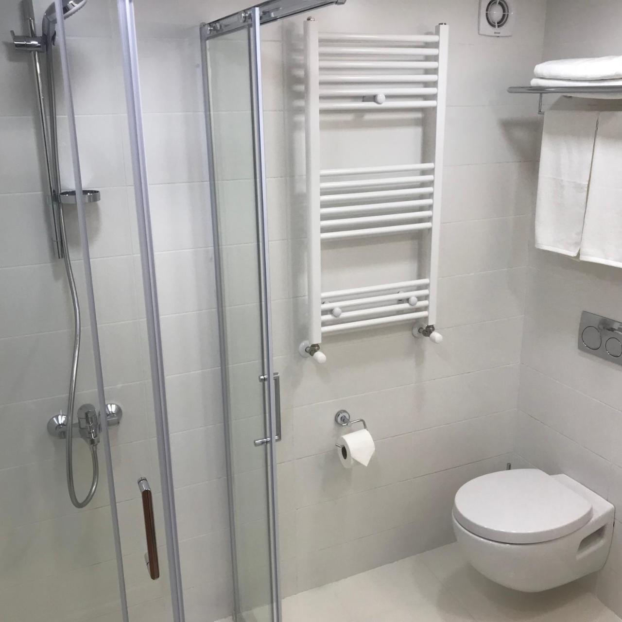 Full Comfort Apartment On Aghmashenebeli Tbilisi Esterno foto