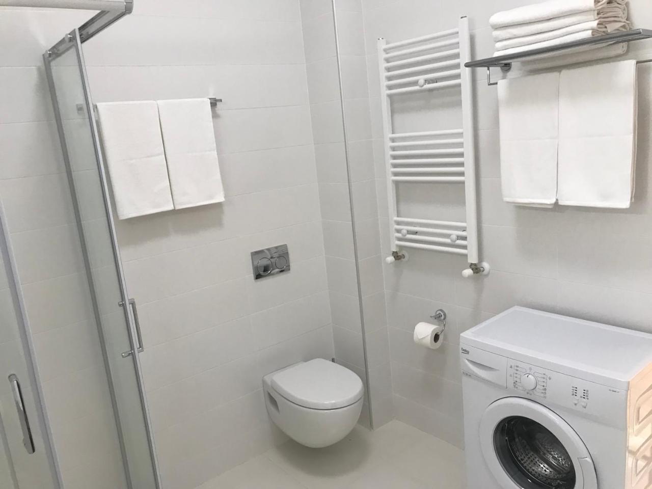 Full Comfort Apartment On Aghmashenebeli Tbilisi Esterno foto