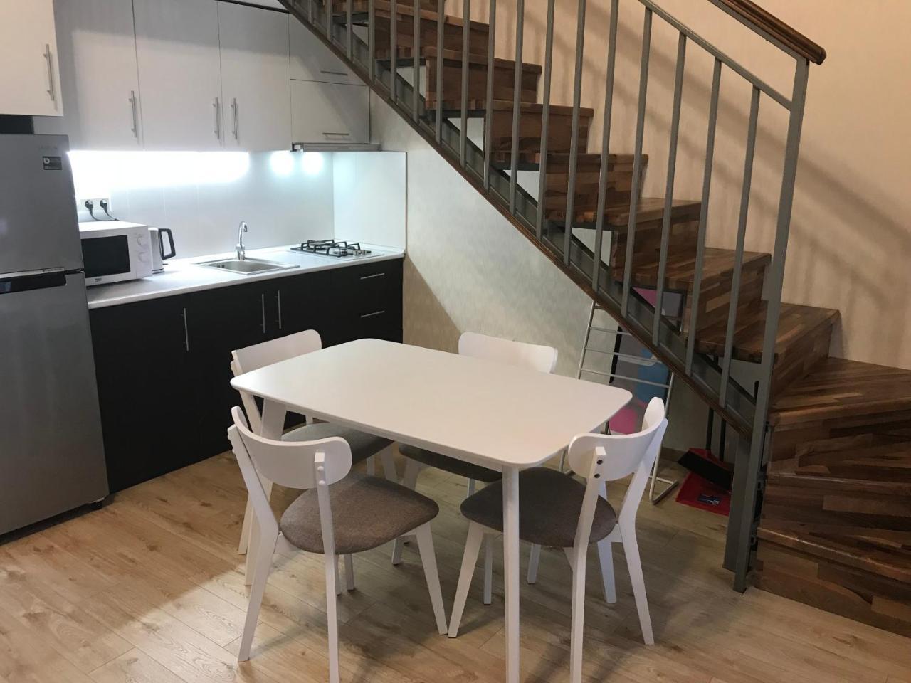 Full Comfort Apartment On Aghmashenebeli Tbilisi Esterno foto