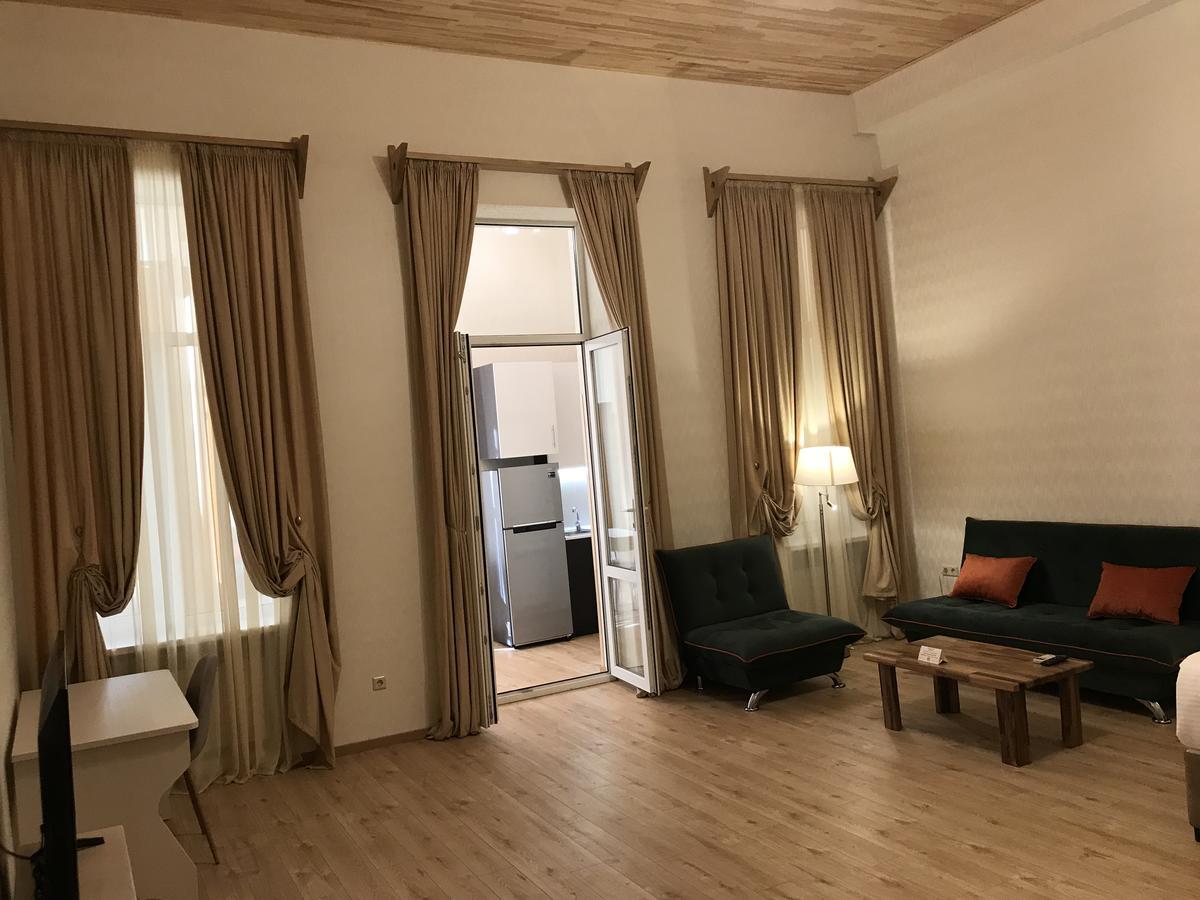 Full Comfort Apartment On Aghmashenebeli Tbilisi Esterno foto