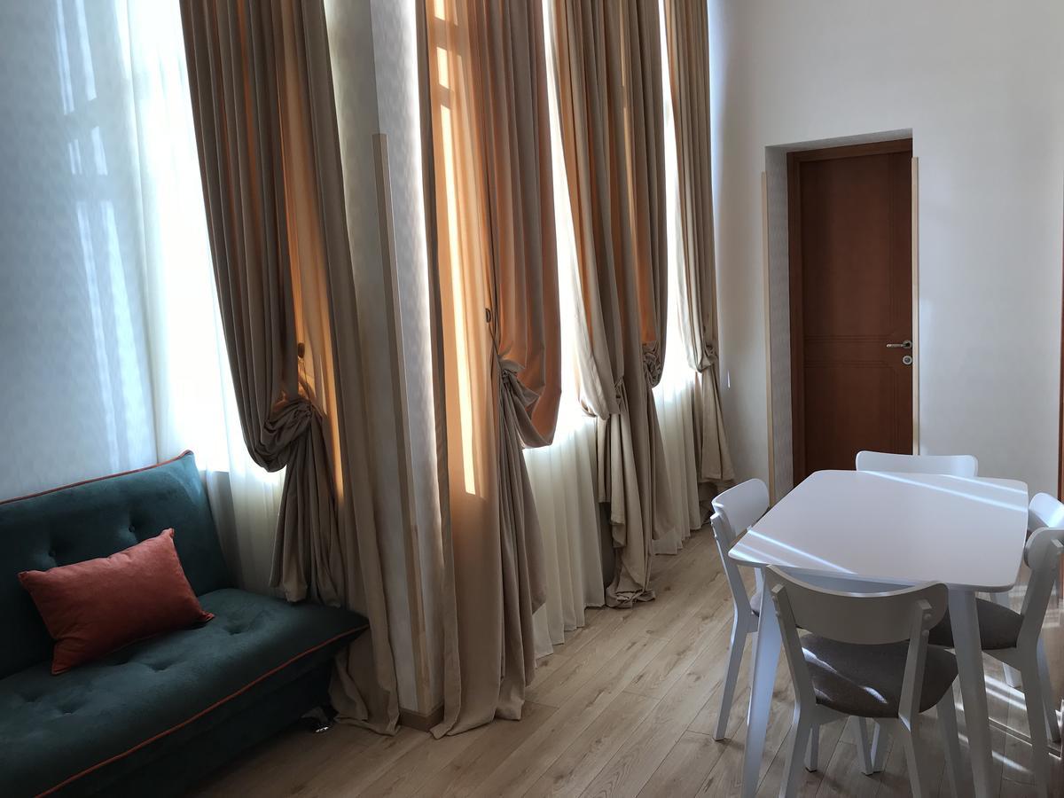 Full Comfort Apartment On Aghmashenebeli Tbilisi Esterno foto