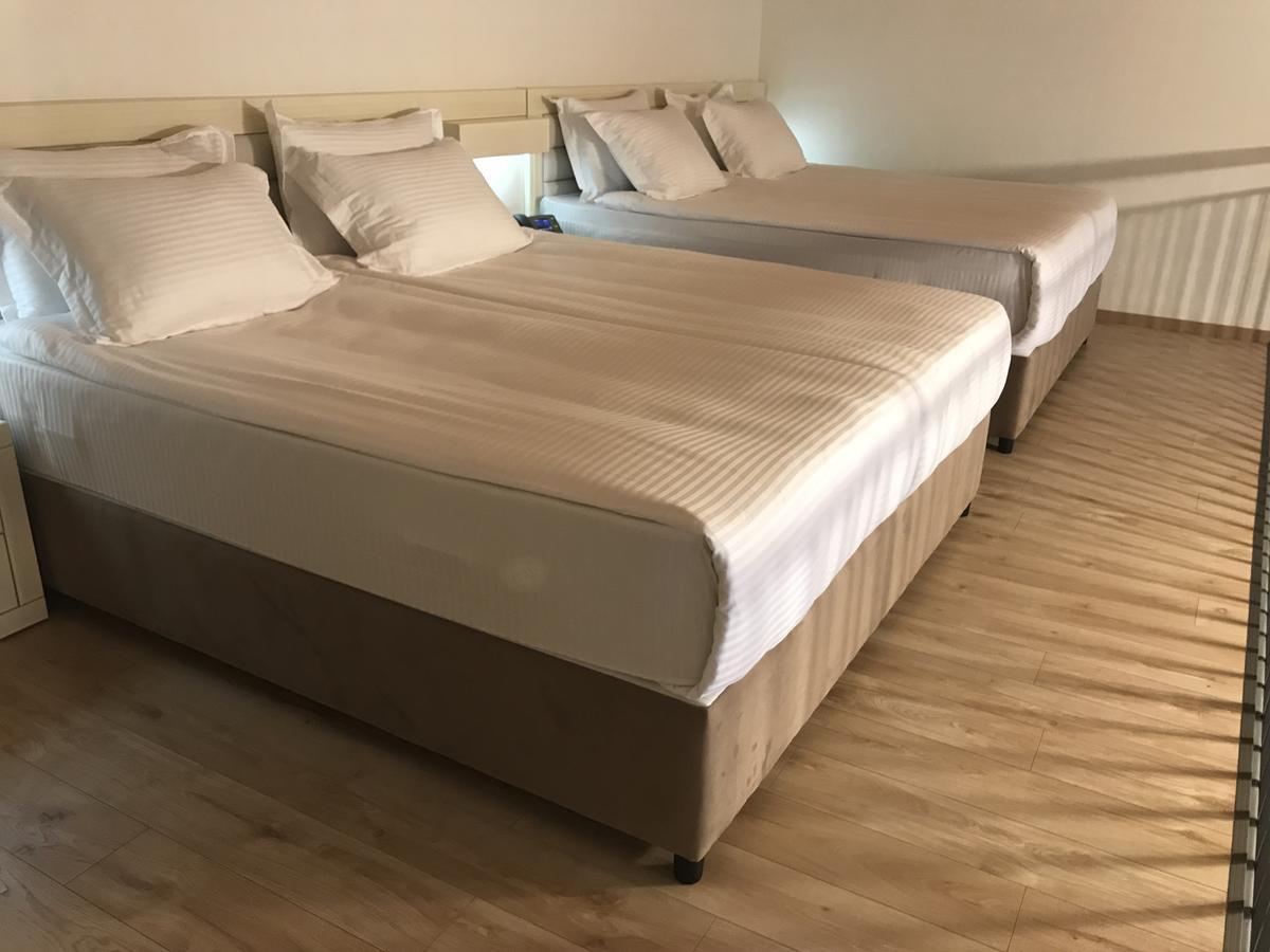 Full Comfort Apartment On Aghmashenebeli Tbilisi Esterno foto