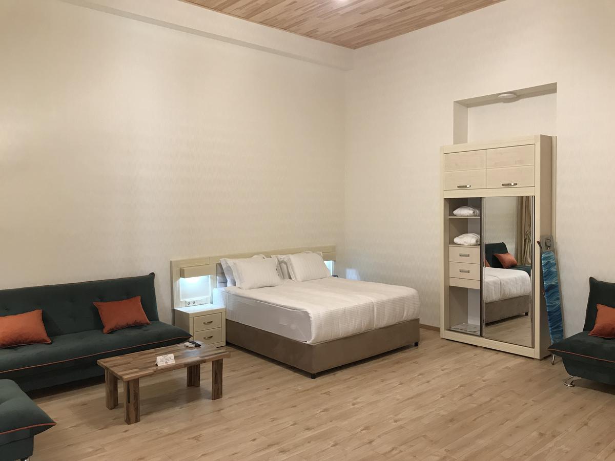 Full Comfort Apartment On Aghmashenebeli Tbilisi Esterno foto