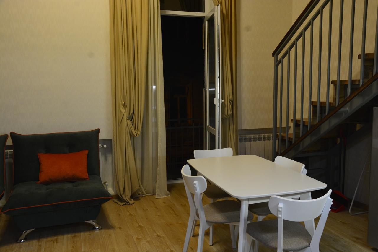Full Comfort Apartment On Aghmashenebeli Tbilisi Esterno foto