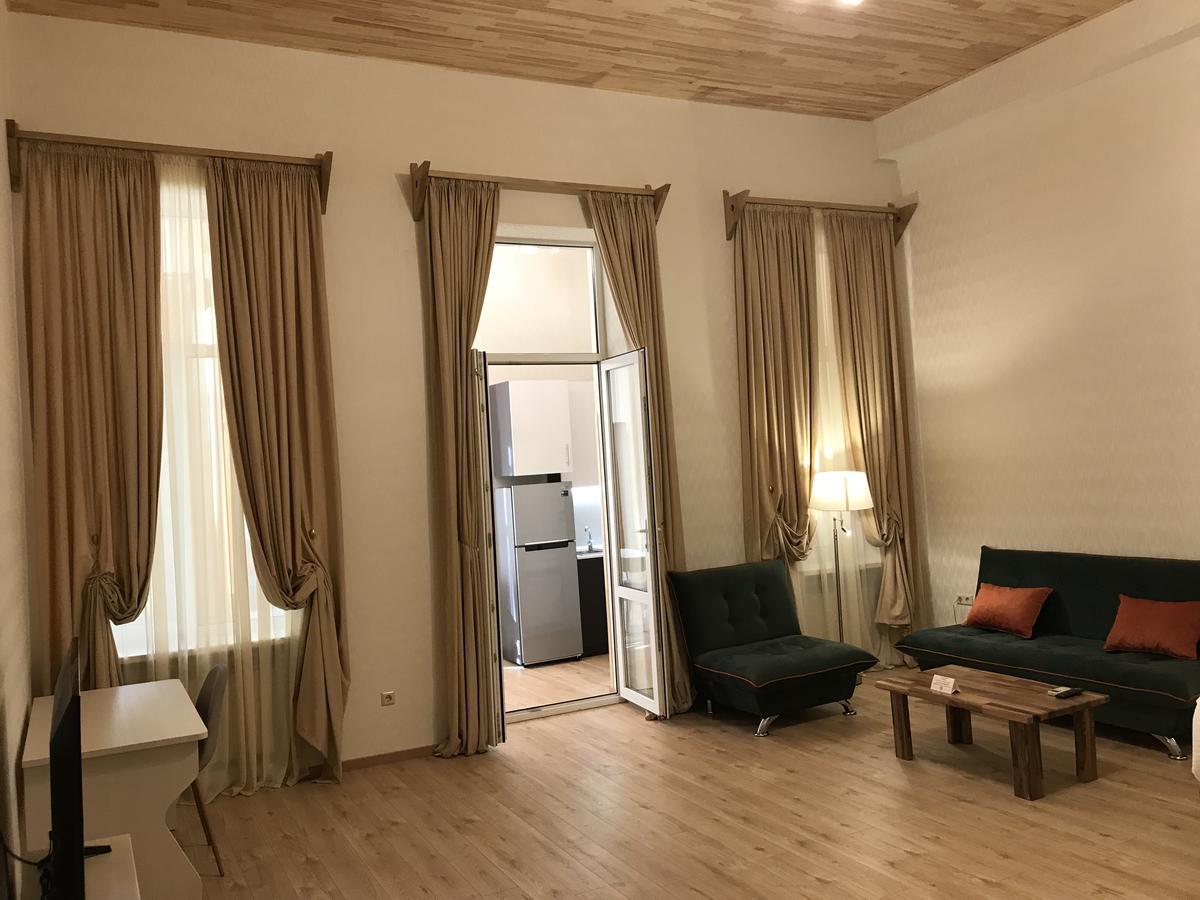 Full Comfort Apartment On Aghmashenebeli Tbilisi Esterno foto